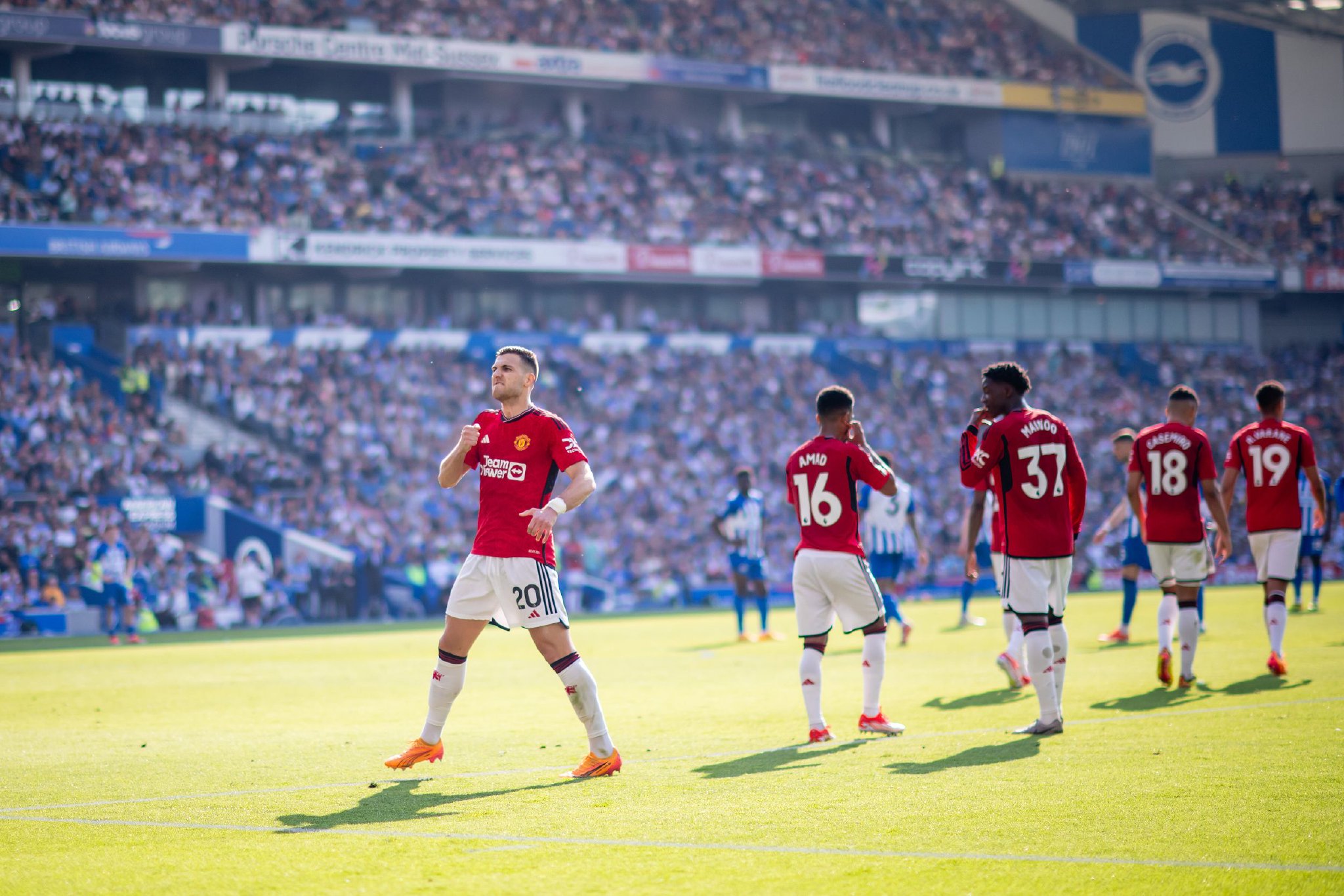 多伦多蓝鸟队宣布与核心强打包蒂斯塔签下一份 1+1 合约